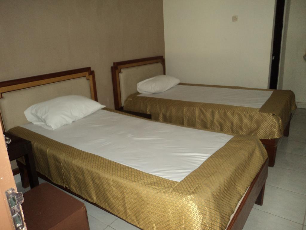 Hotel Sentral Pabean Buleleng Cameră foto